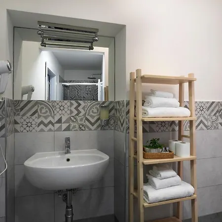 My Way Nocleg ze śniadaniem 4*